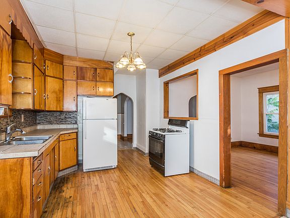 3rd image of 778 Van Buren Ave