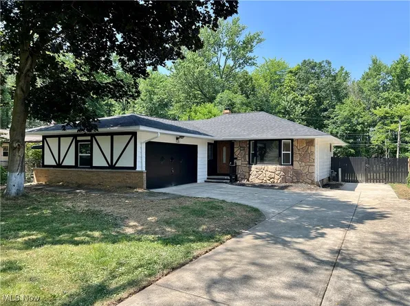 12890 List Ln, Parma, OH 44130