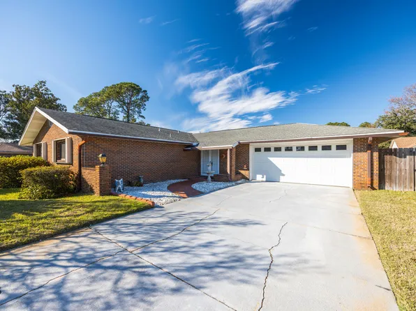 371 Angela Ln, Mary Esther, FL 32569