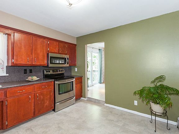 5th image of 2888 Hemlock St