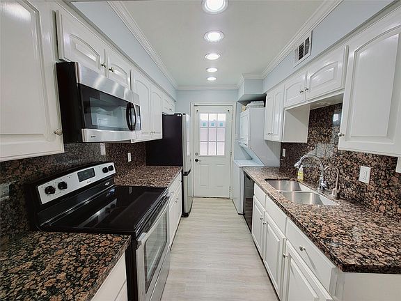 3rd image of 7900 Westheimer Rd APT 255