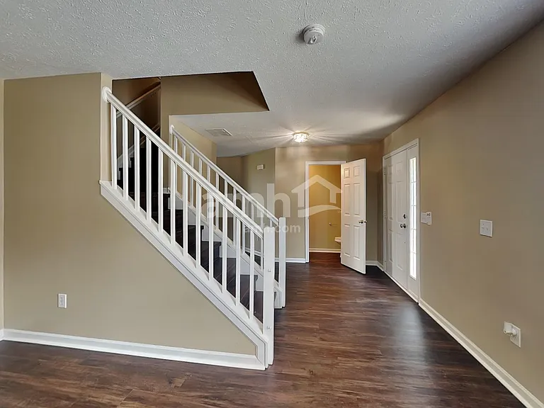 10640 Standish Pl — Photo 4