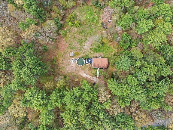 4th image of 90 Pulaski Rd