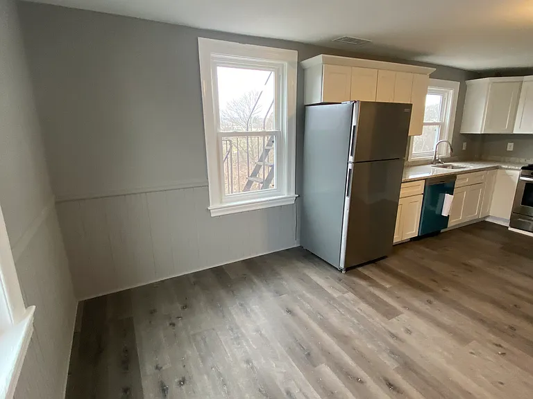 652 Manton Ave #2L — Photo 7