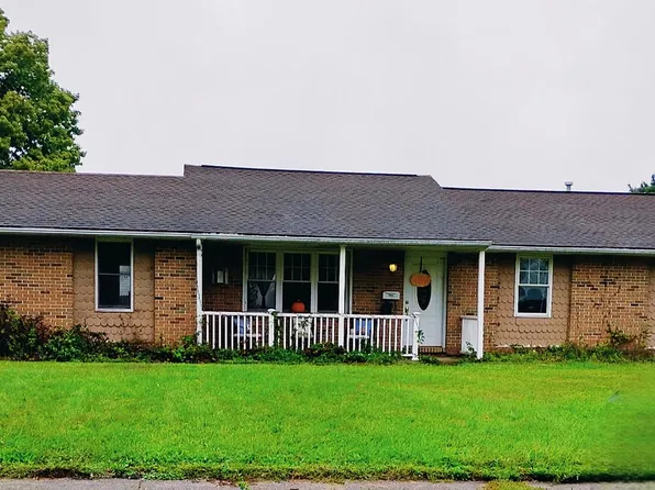 1 Aspen Ct, Douglassville, PA 19518
