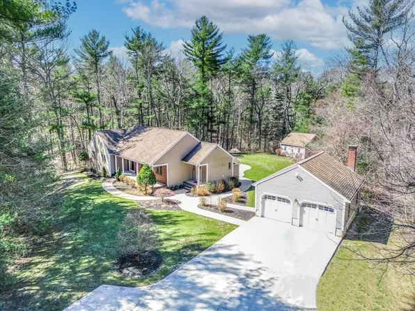 1042 N Main St, Raynham, MA 02767