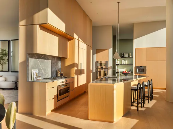 30 Front Street image 5 of 37