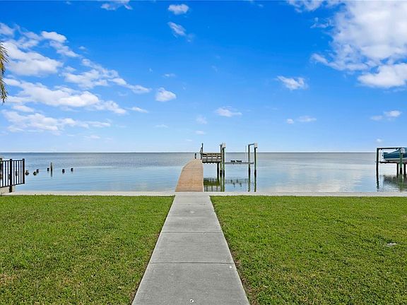 3rd image of 4527 Bayshore Blvd NE