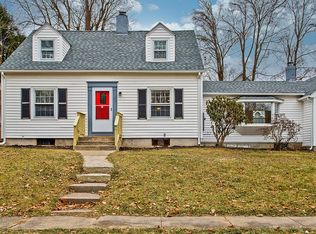 37 Lincoln Rd, Longmeadow, MA 01106