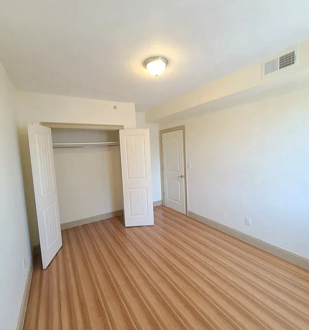 2828 West 16th Street — Photo 4