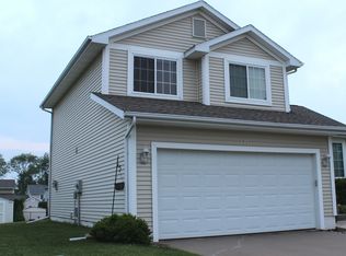 727 71st St NE, Cedar Rapids, IA 52402