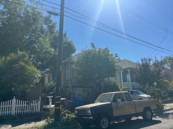 3rd image of 222 W 7th St