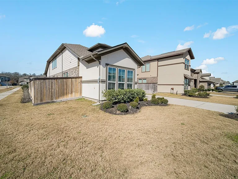 1811 Smithers Landing Dr — Photo 2