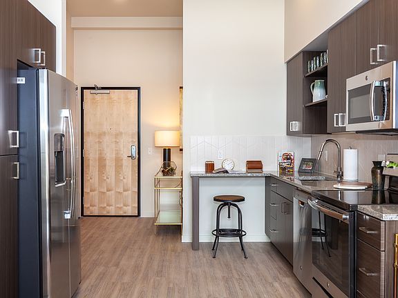 The Hixon 1 Bedroom Entry