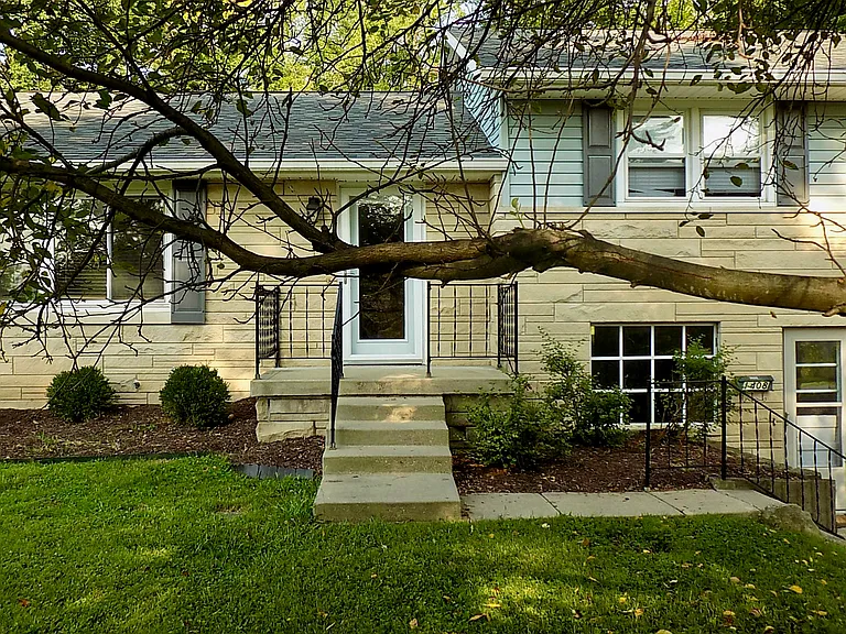 1408 S Longwood Dr — Photo 2
