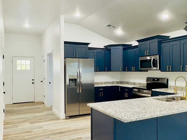 704 N Liberty St — Photo 4