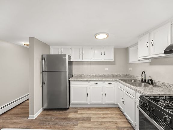 3rd image of 2100 Lombard Ave #7