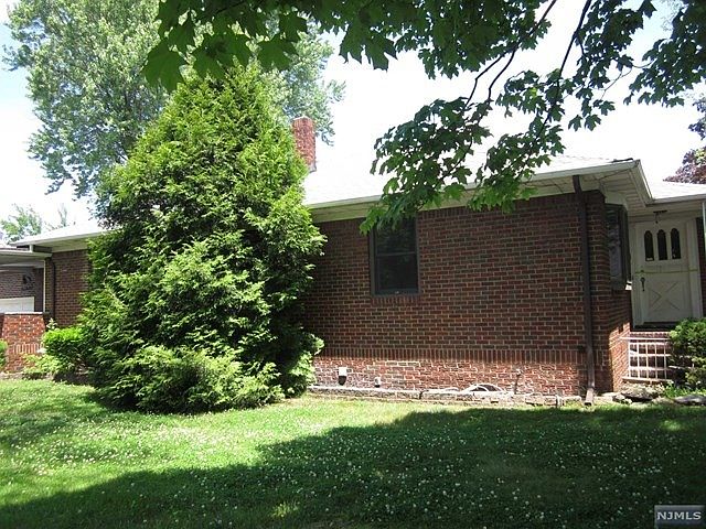 2nd image of 156 Baldwin Pl