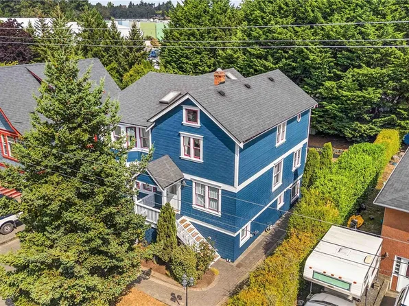362 Ker Ave, Saanich, BC V9A 2B5