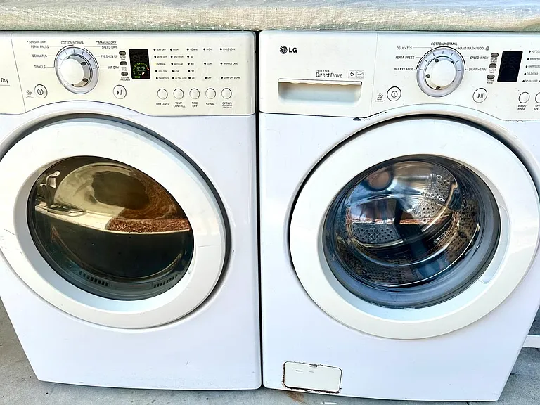 Washer & Dryer included