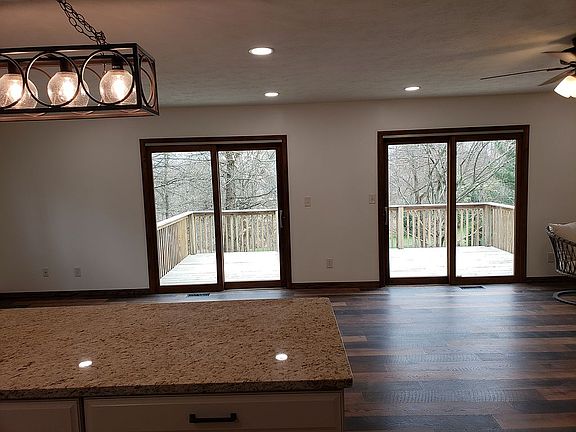 5th image of 20 Greenwood Cir