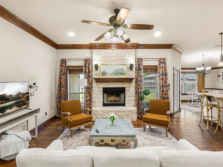 1326 Briar Cliff Path — Photo 1