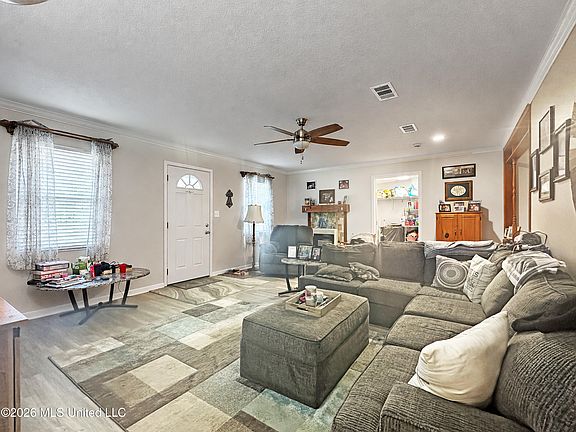 3rd image of 379 Thomasville Rd