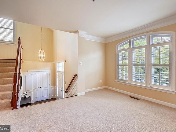4th image of 3205 Red Orchid Way