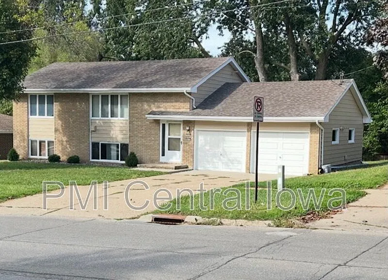 2 bed, 1.0 bath, 884 sqft, $950 — Photo 1