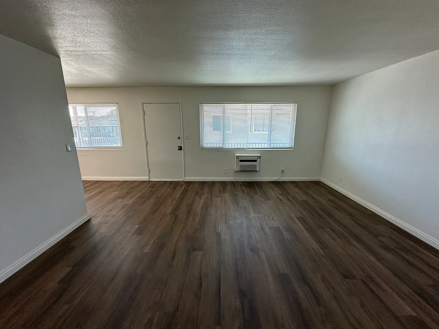 2 bed, 850 sqft, $1,900 — Photo 4