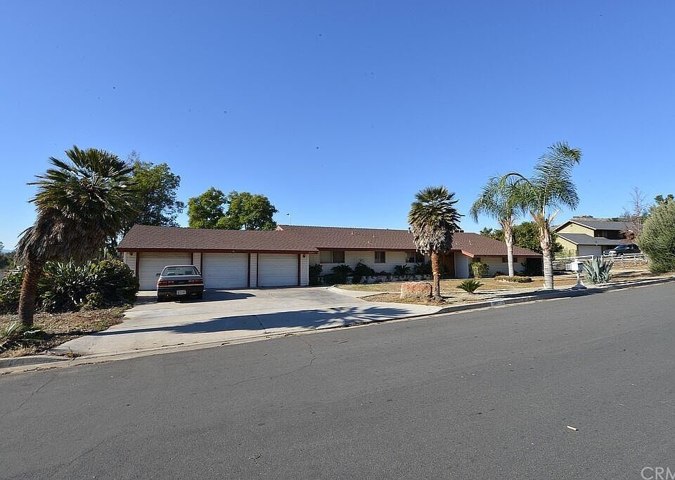 1st image of 5897 Avenue Juan Bautista