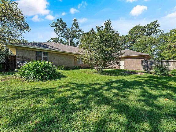 3rd image of 1500 Everglades Dr