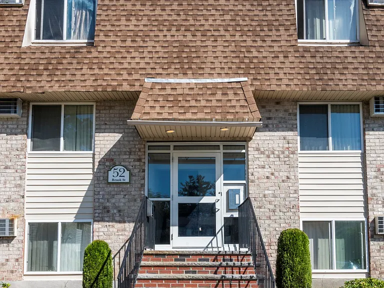 Pine Brook Place Apartments — Photo 13