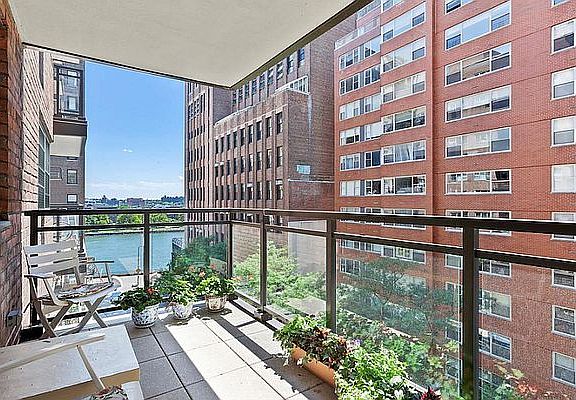 3rd image of 85 E End Ave APT 6L