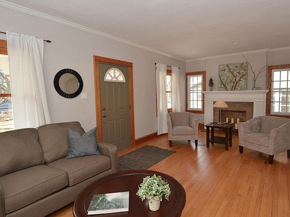 3rd image of 3816 N Farwell Ave