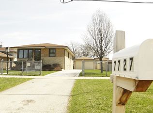 7727 Narragansett Ave, Burbank, IL 60459