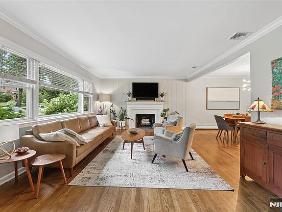 3rd image of 231 Canterbury Dr