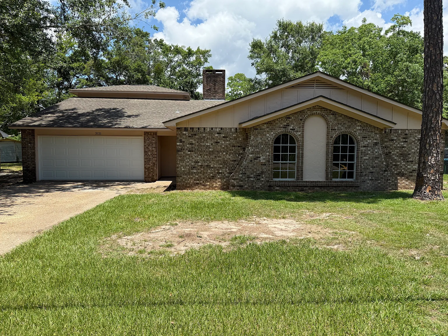 4 bed, 2495 sqft, $2,400 — Photo 1