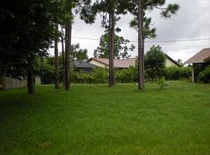 4th image of 726 SE Chaloupe Ave