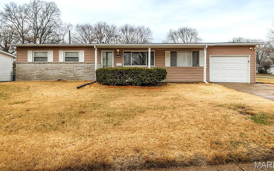 1st image of 39 Radford Dr