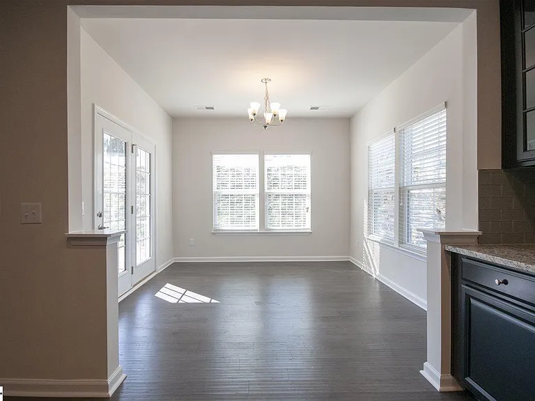 408 Fieldsview Ln — Photo 6