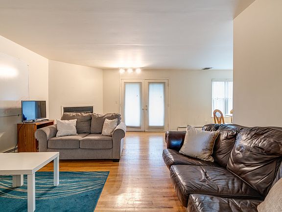 5th image of 74 Chestnut St