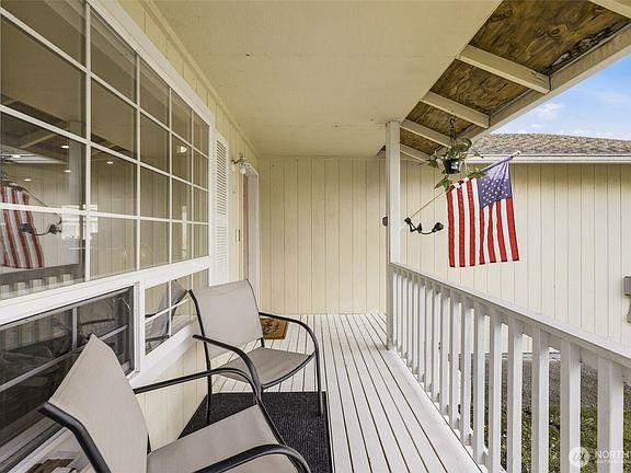 3rd image of 9807 Donovan Court SE