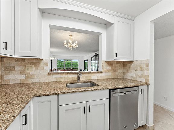 5th image of 5635 QUEEN PALM Court #D