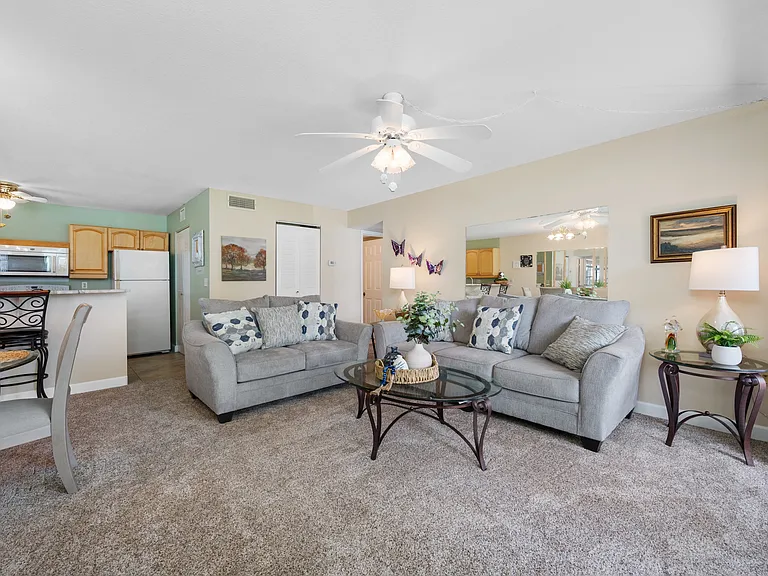 3301 Crystal Ct #D — Photo 2