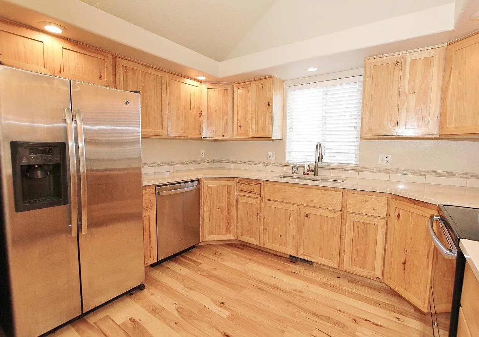Immaculate Single-Level Home on a Cul-de-Sac — Photo 3