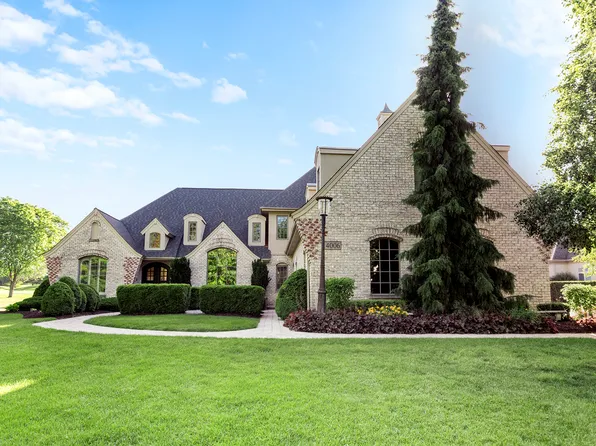 4006 Royal Fox Dr, St Charles, IL 60174