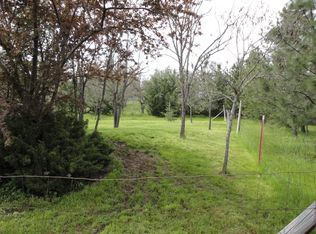 1897 Rogue River Dr, Eagle Point, OR 97524