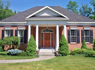 16 Fieldstone Dr, Delmar, NY 12054