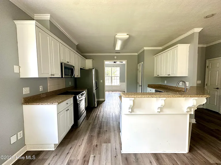 1305 Wickham Ct — Photo 8